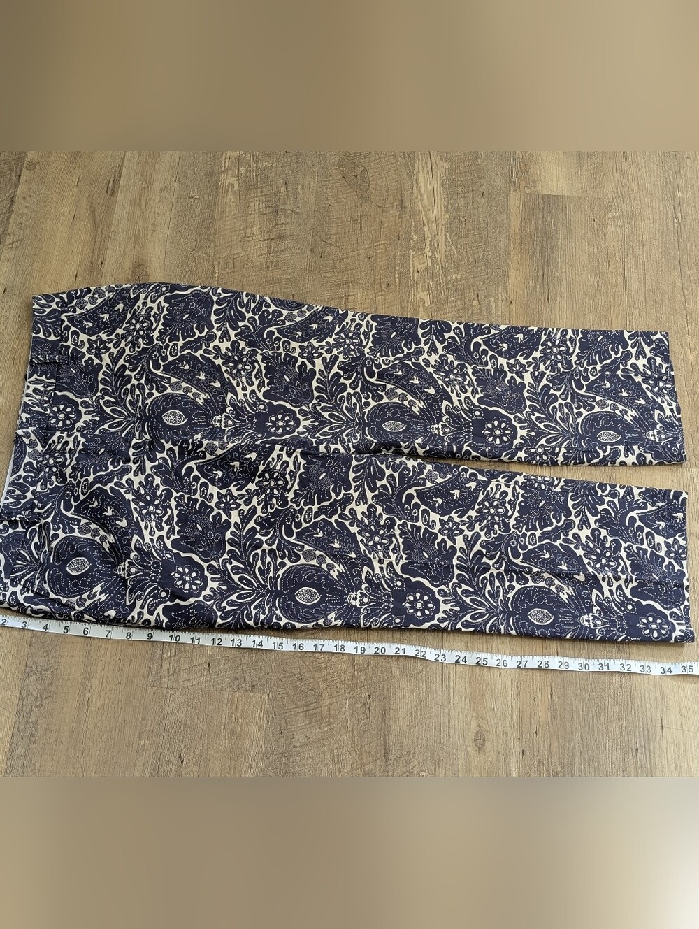Lands End cropped straight leg Hawaiian blue/white floral print pants. Size 14 - Picture 6 of 9